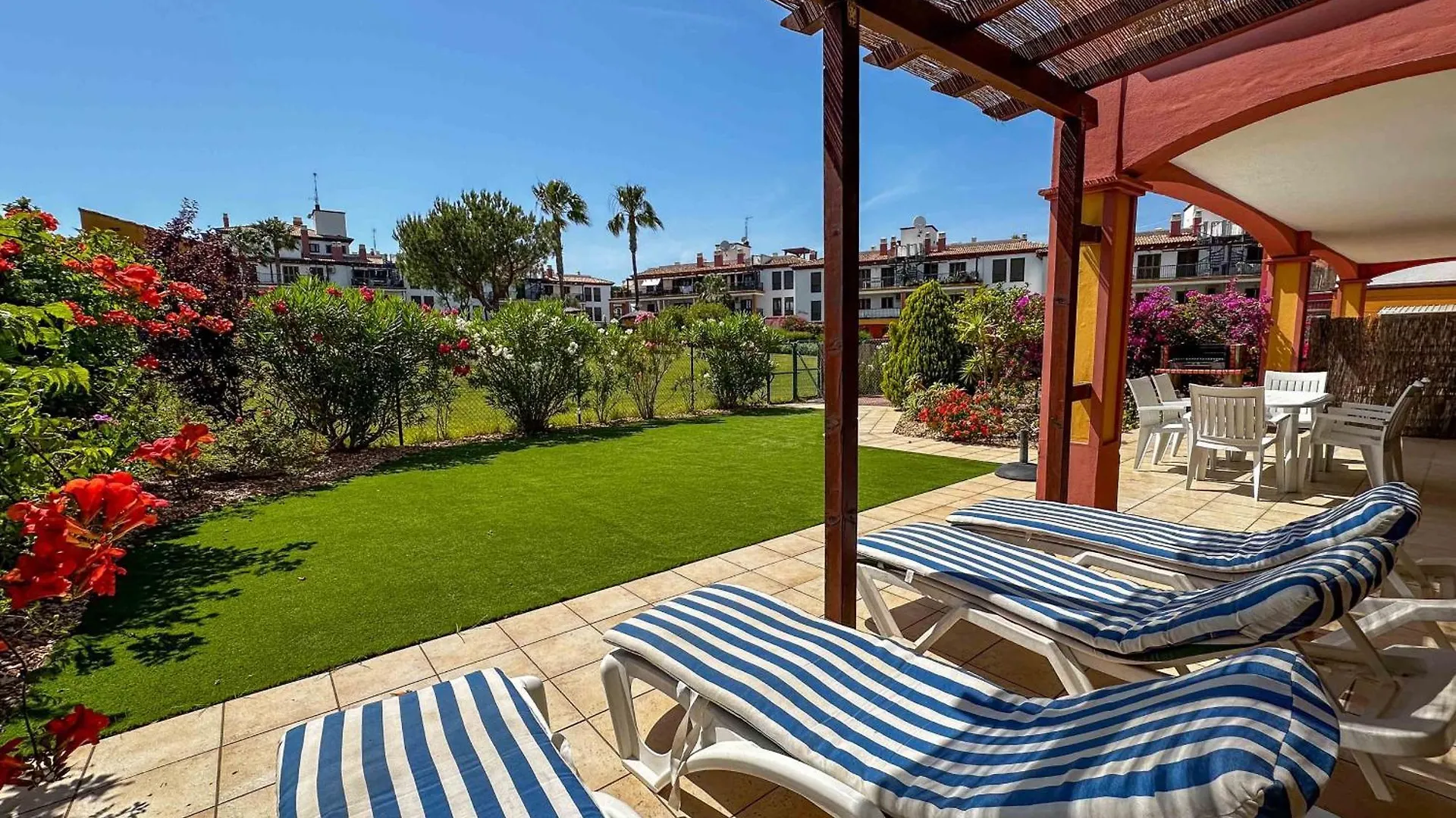 Modern Garden Apartment Ayamonte